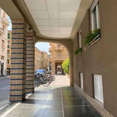 House Acciuga Innamorata By World Chiavari